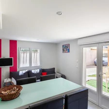 Wehost - Cortelain - Joli Deux-pieces Avec Jardin A Bron/proche Eurexpo Montplaisir