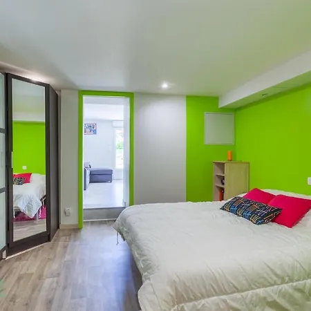 Wehost - Cortelain - Joli Deux-pieces Avec Jardin A Bron/proche Eurexpo *